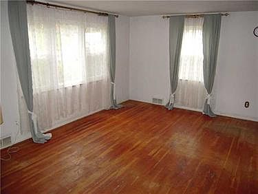 3rd image of 4821 Sherwood Dr