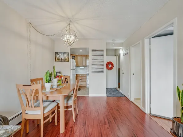 9977 Shore Road image 5 of 27