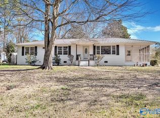 806 6th St NE, Arab, AL 35016