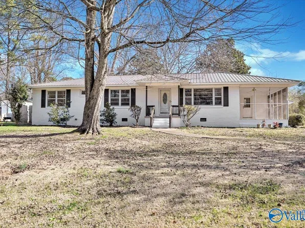 806 6th St NE, Arab, AL 35016