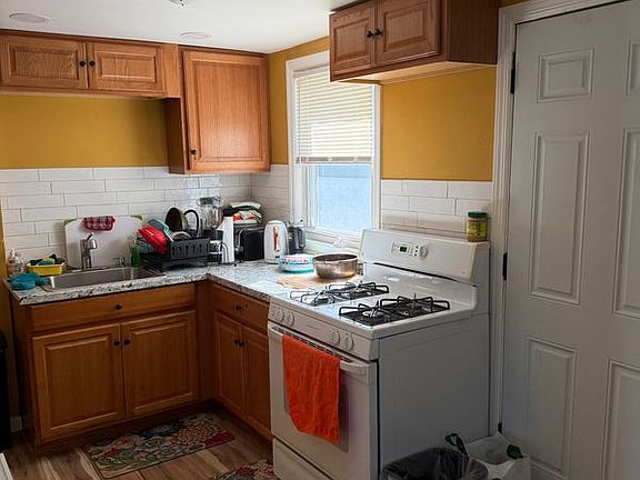 4th image of 93 Gilman St