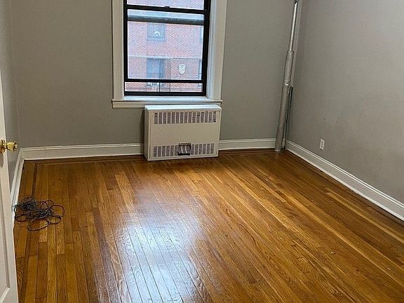 4th image of 25 Tennis Ct APT 3J