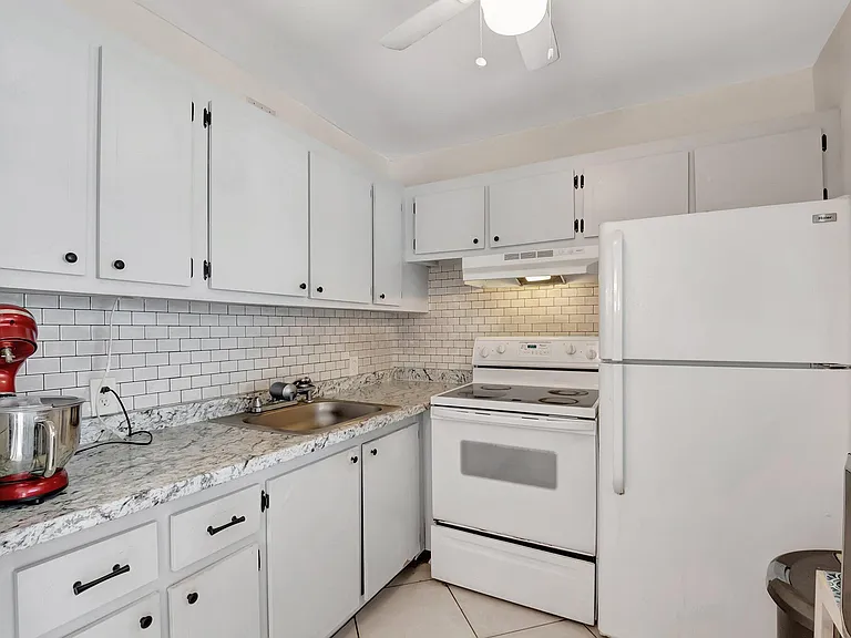 176 Dorset E — Photo 9