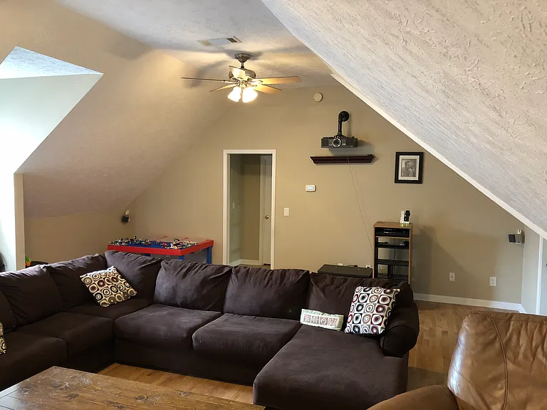 215 Live Oaks Cir — Photo 13