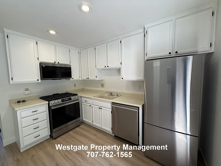 240 Park Place Dr — Photo 5