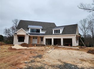 4744 Falling Brook Dr, Flowery Branch, GA 30542