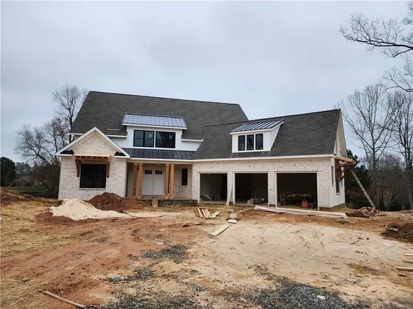 4744 Falling Brook Dr, Flowery Branch, GA 30542