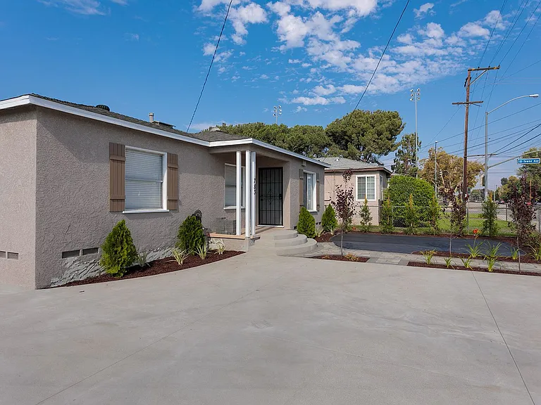 783 E Grand Ave — Photo 26