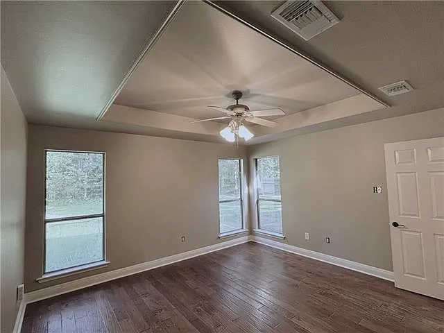 421 Greenfield Dr — Photo 9