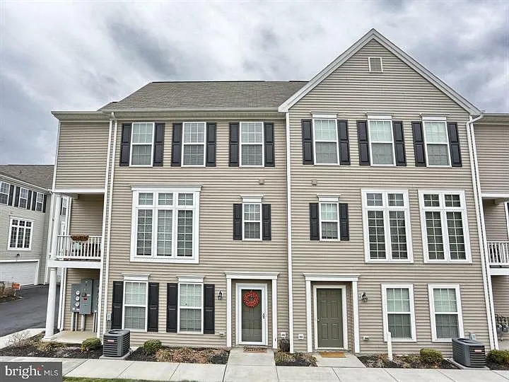 3013 Meridian Cmns — Photo 1