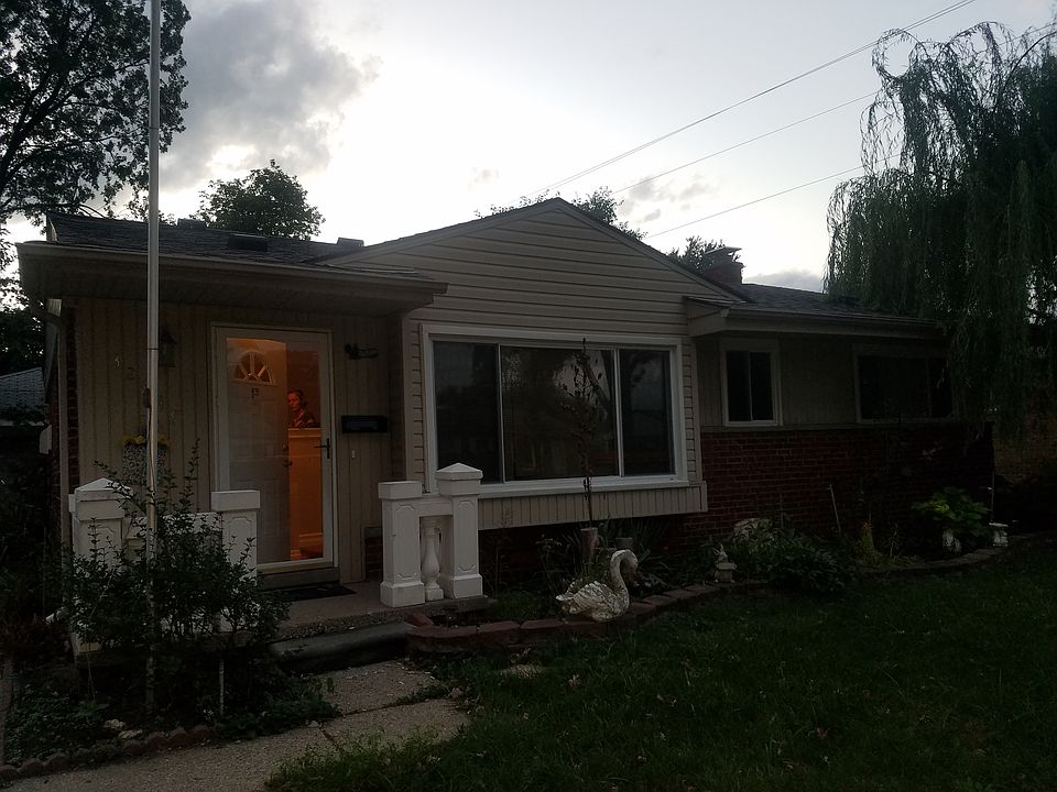 1st image of 32849 Holden Dr