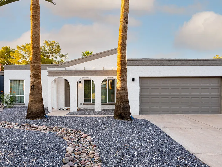 2044 E Hillery Dr — Photo 28
