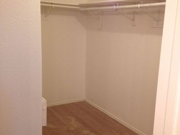 2nd image of 221 Lincoln Ln
