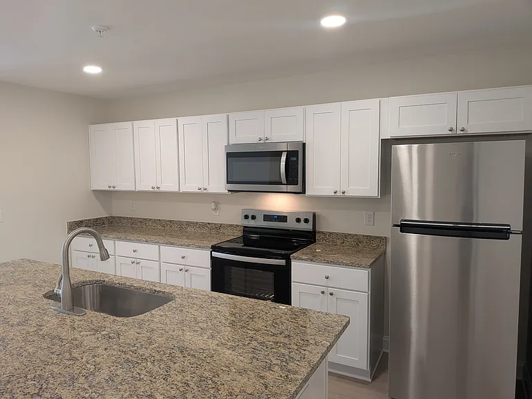 Keystone Luxury Apartments — Photo 31