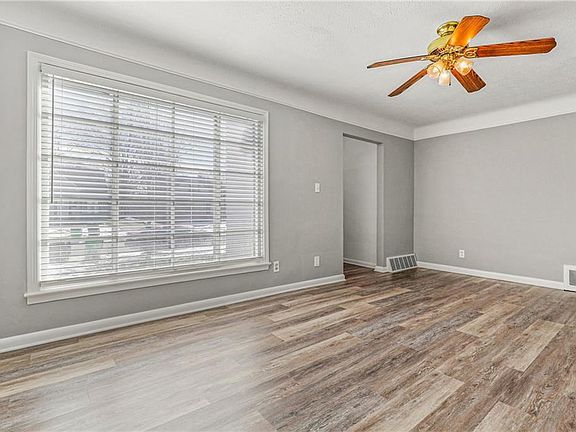 5th image of 415 E 275th St