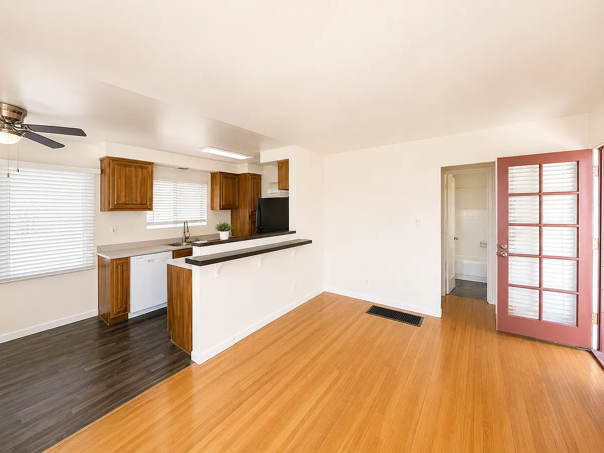 Building Photo - 735 Jamaica Ct #735.5