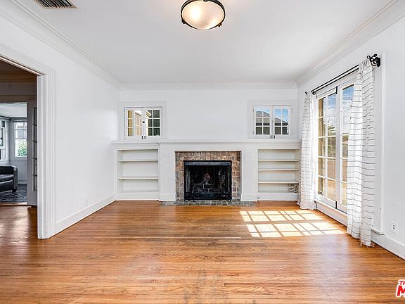 4th image of 330 N Gower St