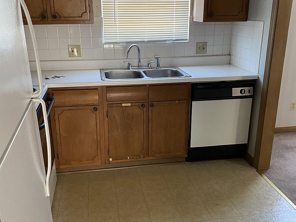 Tomasha/Canterbury Place & 43125 4312 S Canterbury Pl Independence