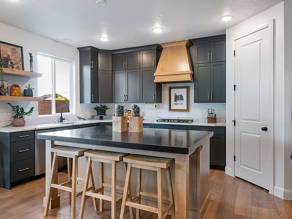 4th image of 4626 S Sophia Ln