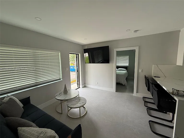 1050 NE 9th Ave #4 — Photo 5