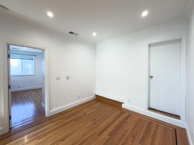 2 bed, 500 sqft, $2,950 — Photo 4