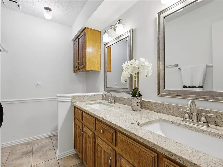 4203 Spring Meadow Ln — Photo 9