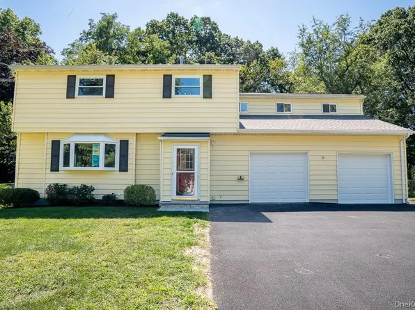 25 Robin Road, Poughkeepsie, NY 12601