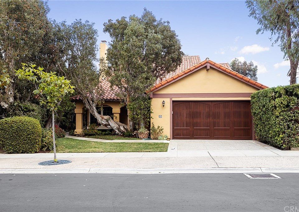 1st image of 44 Village Cir