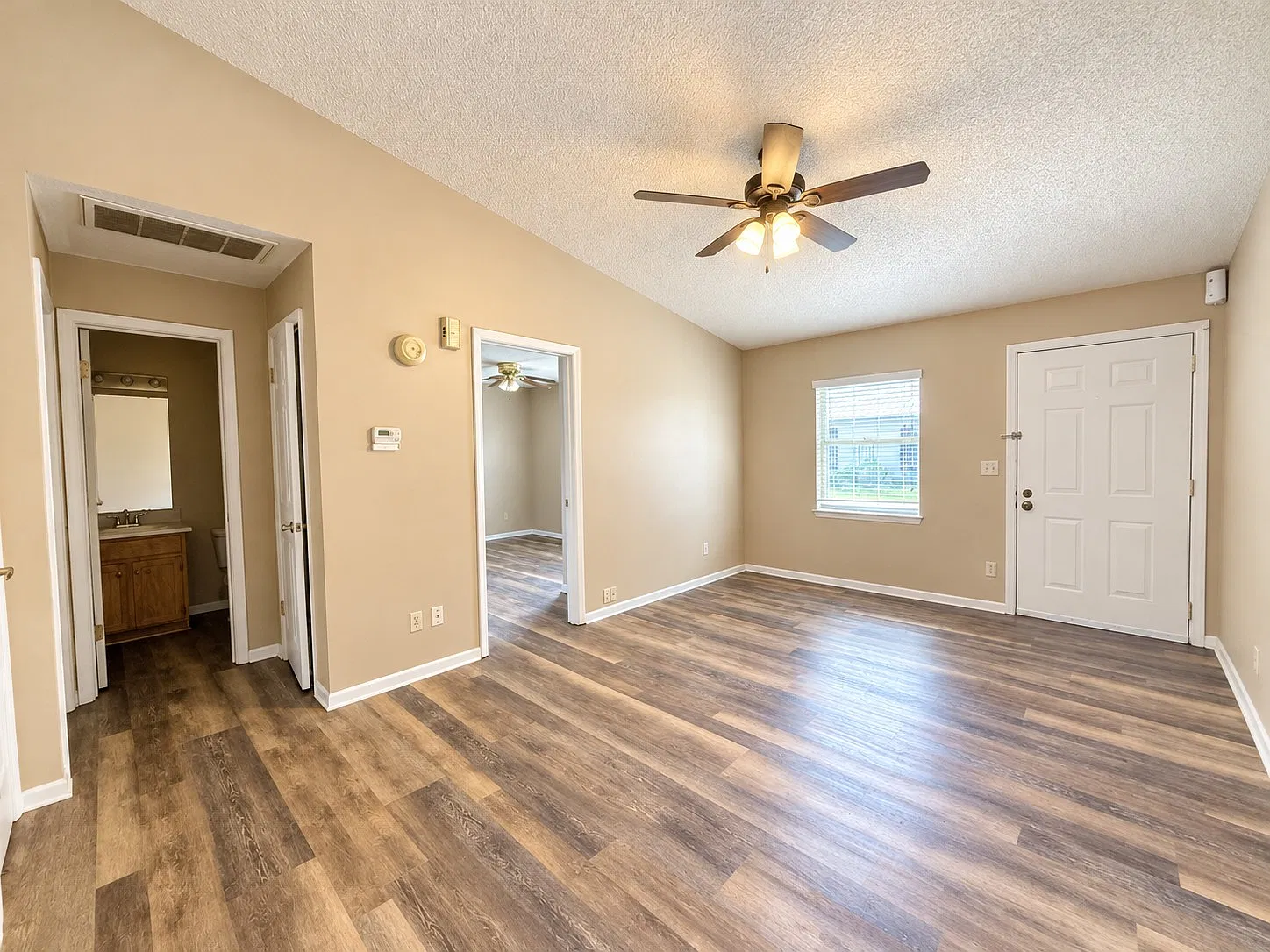 2 bed, 1007 sqft, $1,300 — Photo 3