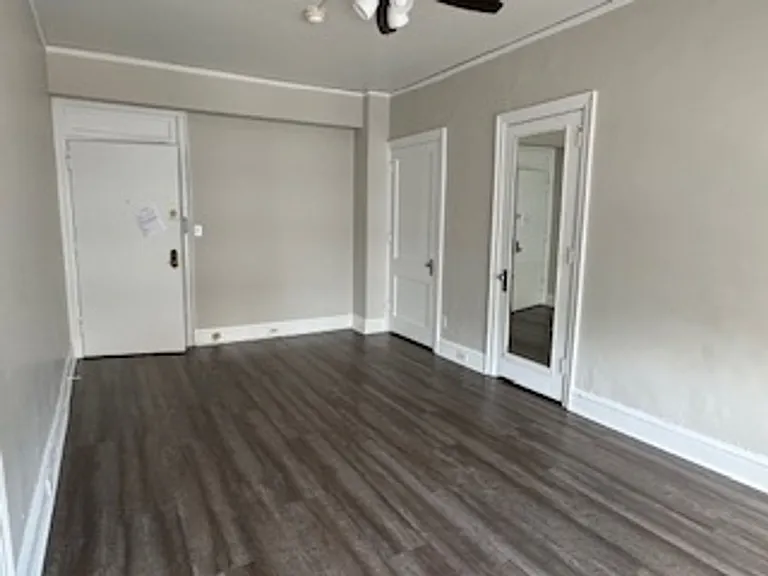 Oak Grove Apartment Hotel — Photo 16
