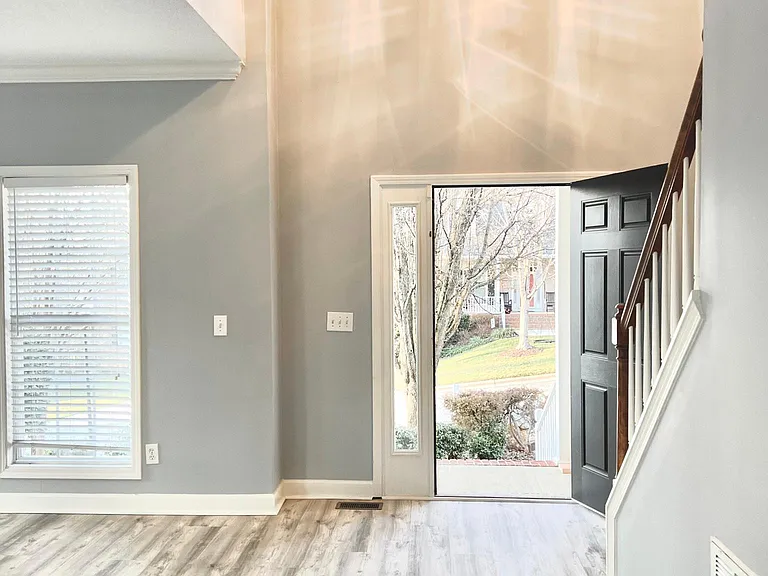 3243 Cheswick Dr — Photo 9