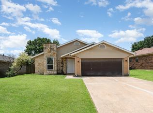 6548 Westridge Dr, Watauga, TX 76148