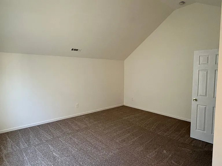 6319 Elliott Dr — Photo 17