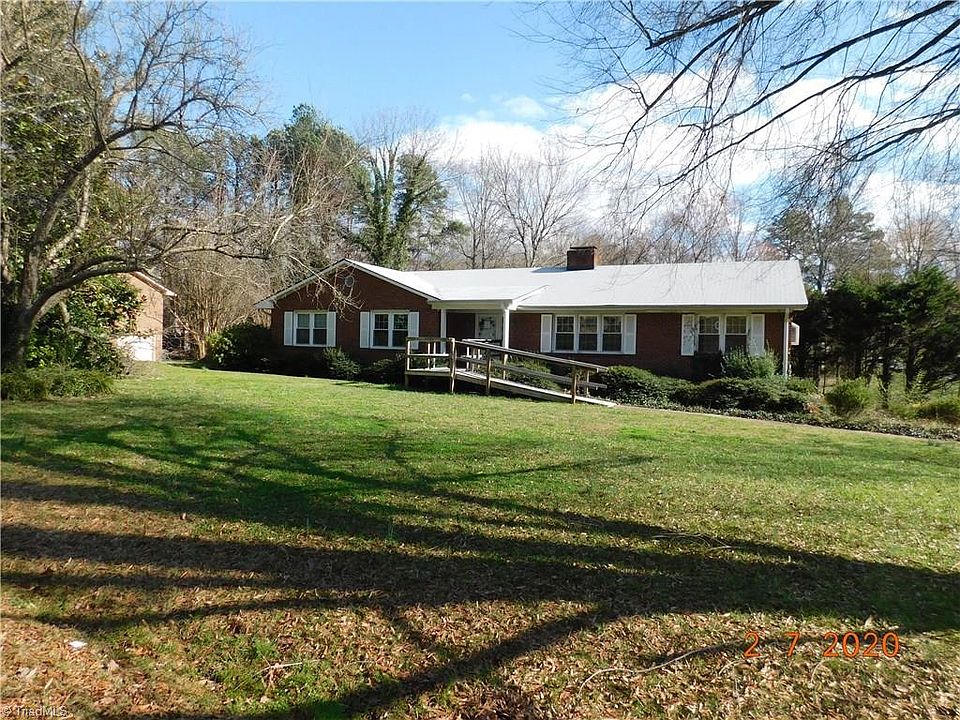 1st image of 210 Forestview Dr