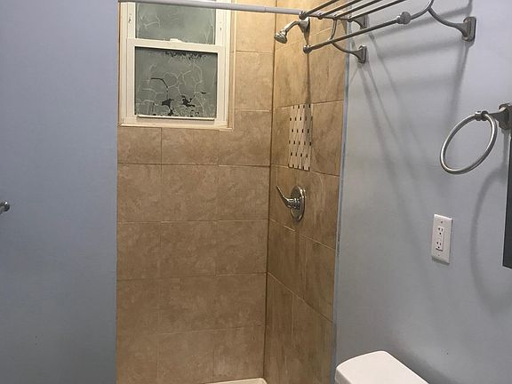 5th image of 441 Orange St #1