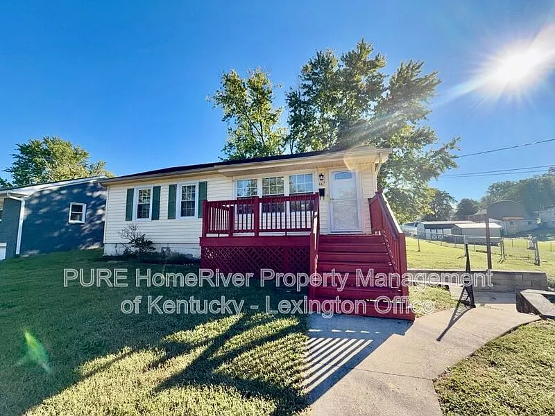 3 bed, 1.0 bath, 850 sqft, $1,250 — Photo 2