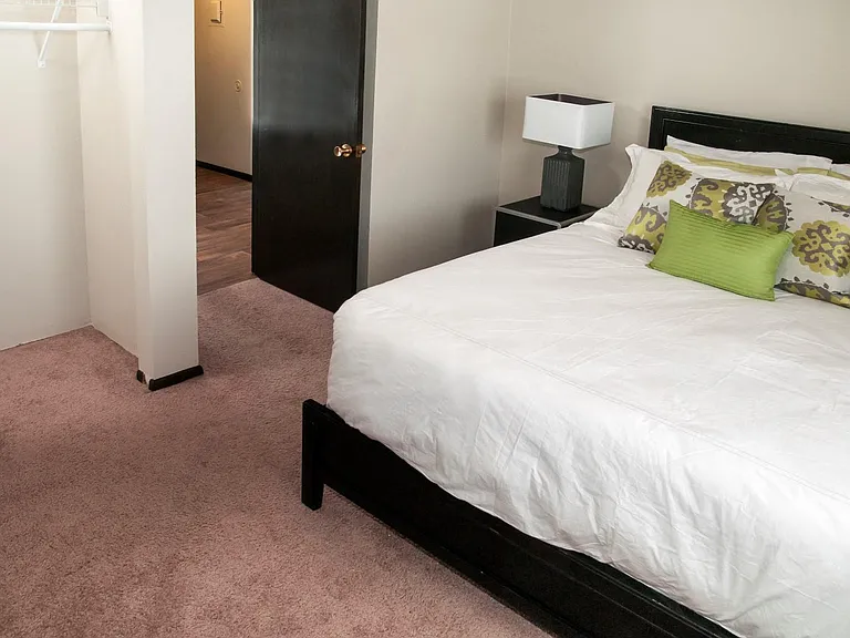 Hamline Pointe Apartments — Photo 33