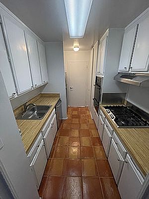 5th image of 232 E 63rd St #23D