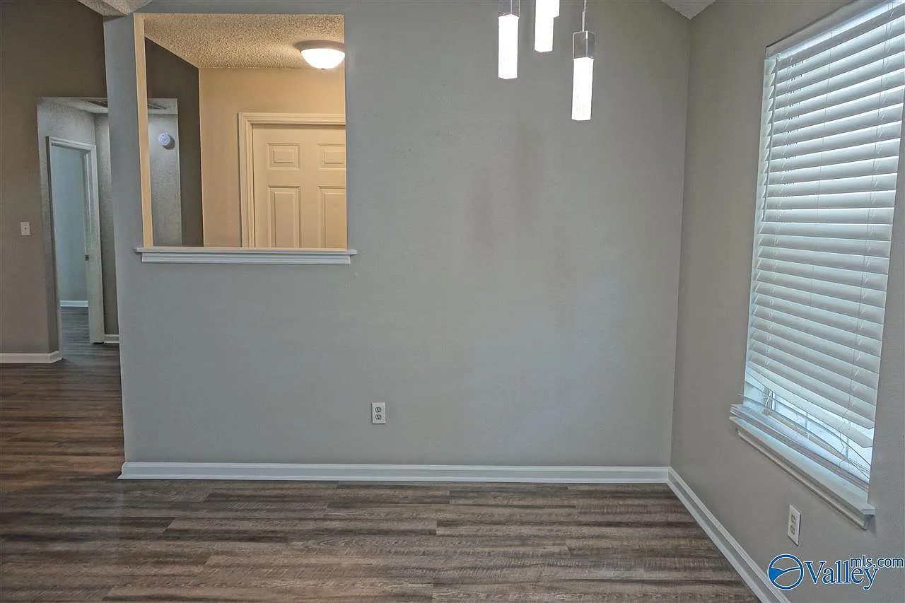 3 bed, 2.0 bath, 1276 sqft, $1,500 — Photo 3