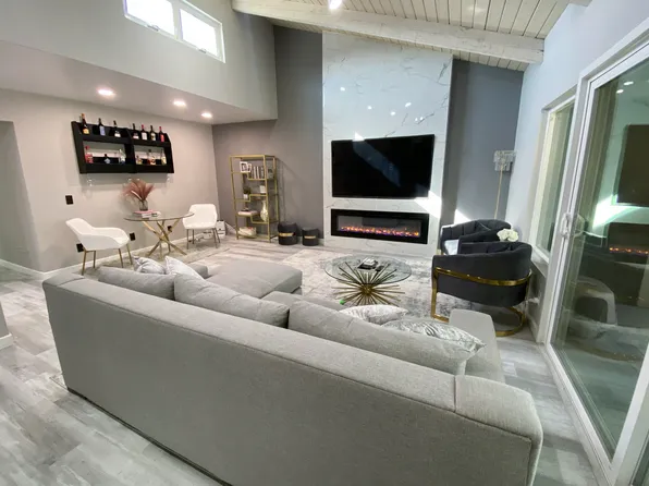 18350 Hatteras St, Tarzana, CA
