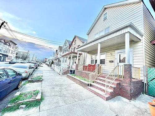 21 W 10th St Photo 1