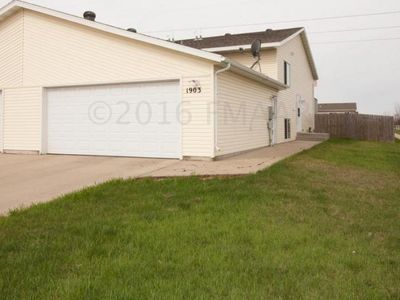 1903 52nd St S, Fargo, ND, 58103