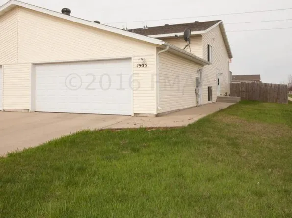 1903 52nd St S, Fargo, ND 58103