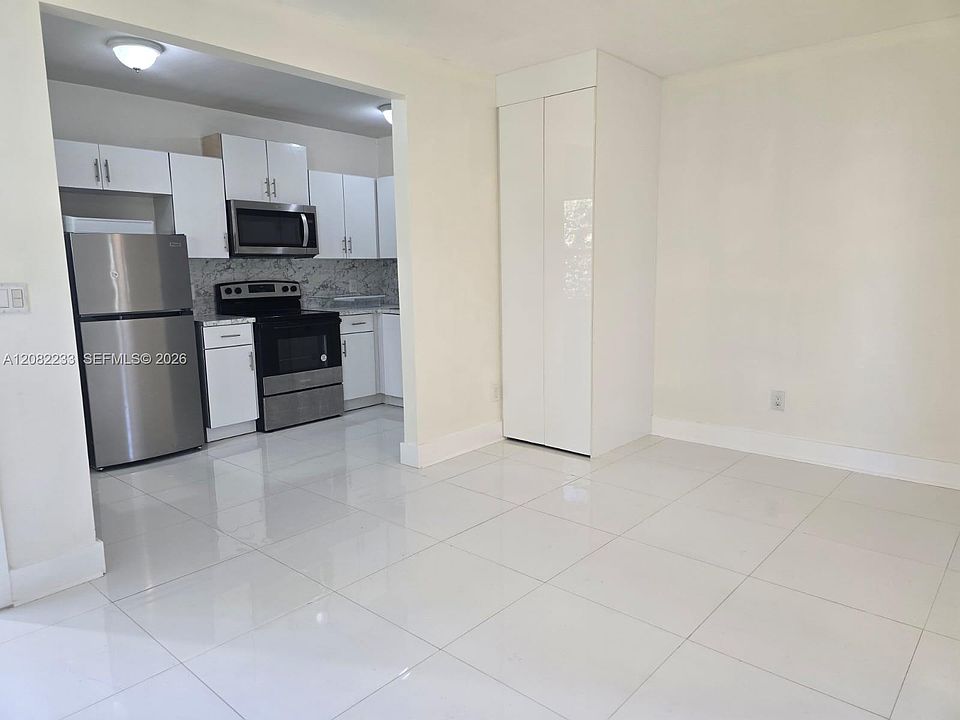 1st image of 1945 NE 171st St #3