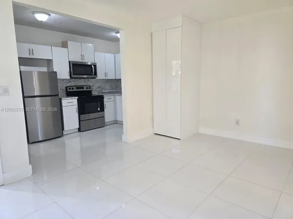 1945 NE 171st St #3, Miami, FL 33162