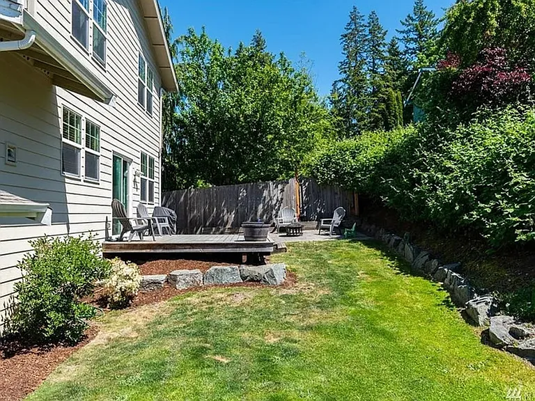 1119 N Waugh Rd — Photo 2