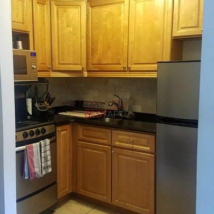 4th image of 455 W 50th St APT 4