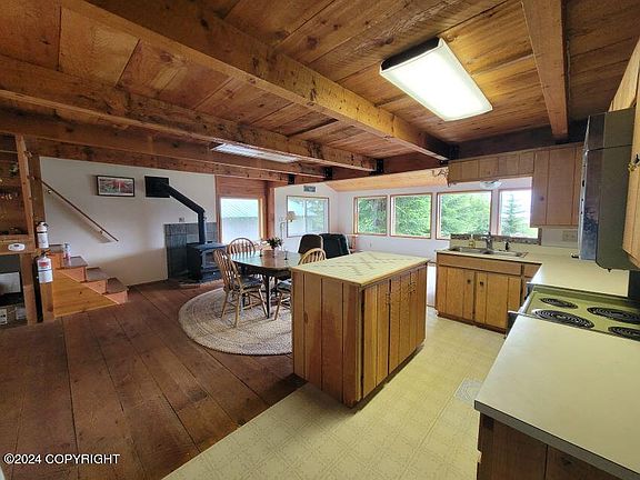 5th image of 939 E Oslund Dr