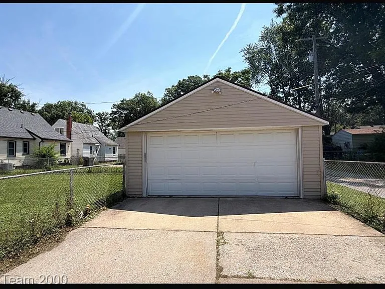 22959 Cleveland St — Photo 12