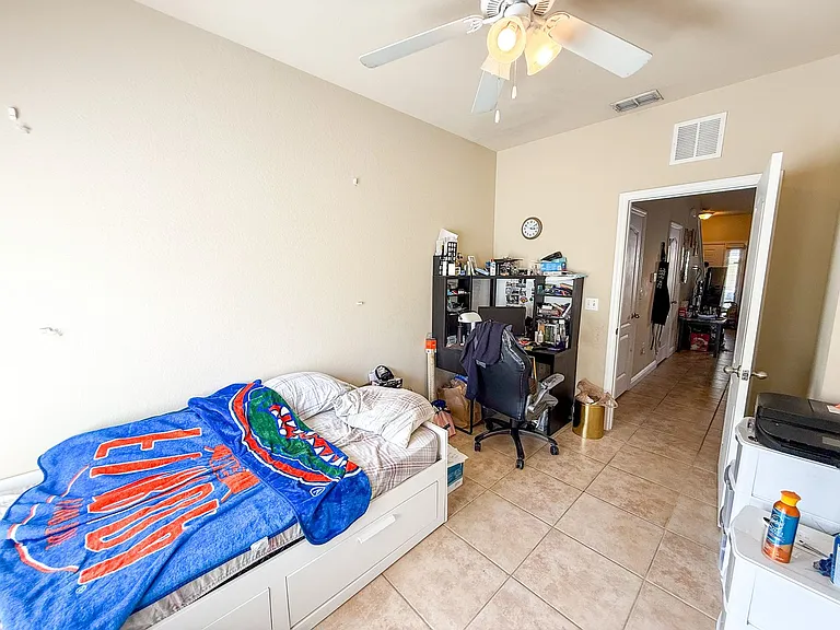 2942 SW 35th Pl #33 — Photo 8